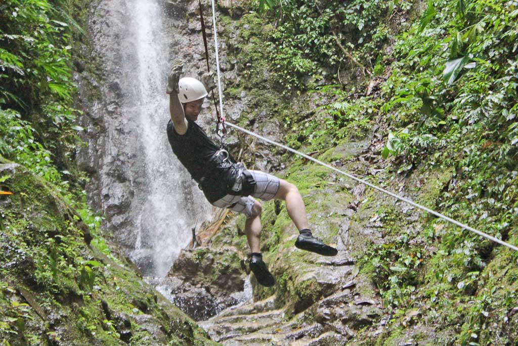 lost canyon rappel 
 - Costa Rica